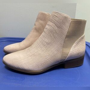 Journee Collection Croc-Embossed Ankle Boots in Cream / blush pink
